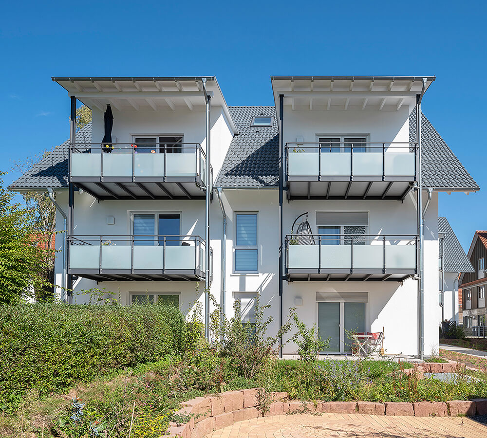Mehrfamilienhaus mit Innenhof und sonnigen Balkonen