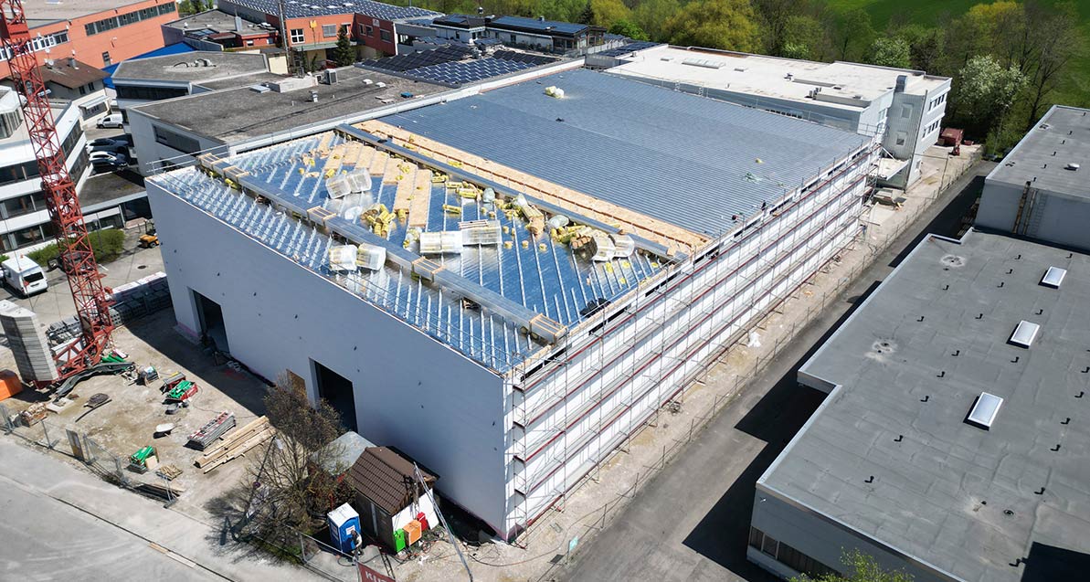 Neu errichtete Industriehalle in Puchheim aus liegend angeordneten Hebel Porenbeton Wandplatten